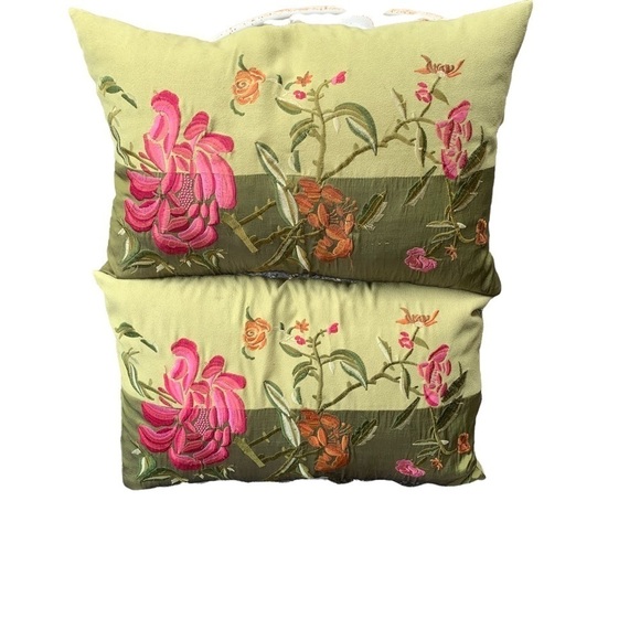 Matching Pair Embroidered Pillows Floral Design - Picture 1 of 9